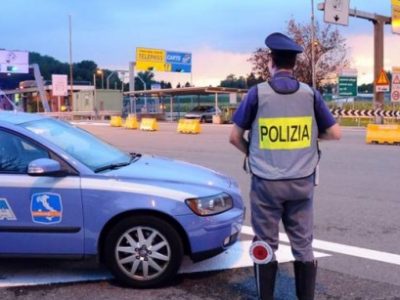 Giro di vite e Natale “di polizia” con controlli serrati sugli spostamenti