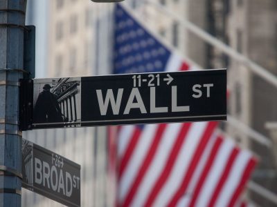 Wall Street risente della “variante” virus mentre tutte le Borse ne soffrono