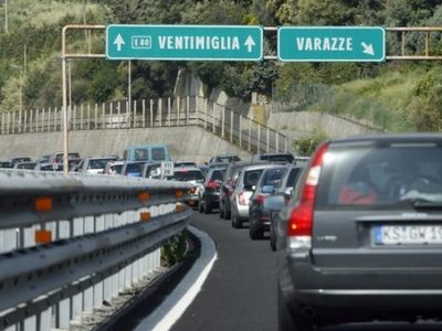 Traffico autostradale congestionato in Liguria in A10 e in A12