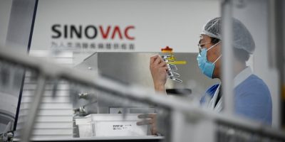 Anche il vaccino cinese Sinovac sarà sottoposto...