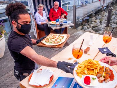 Parigi, ristoranti nei mercati rionali per cercare di arginare la crisi