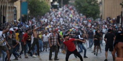 Libano, scontri fra polizia e manifestanti sces...