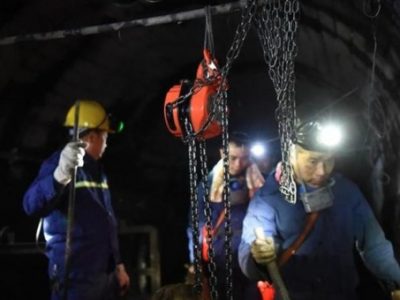 Cina, esplosione in miniera restano bloccati ventidue minatori