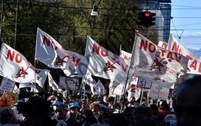 Volantini riconducibili ai No Tav affermano: “Assediamo i traditori a 5stelle”