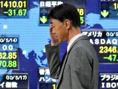 Borsa di Tokyo, balzo indietro in attesa del mercato cinese