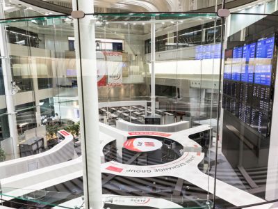 Riavvio in ribasso alla Borsa di Tokyo in attesa dei dati di mercato dalla Cina