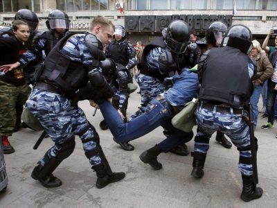 Arrestati collaboratori di Alexey Navalny, hanno violato norme anti-covid