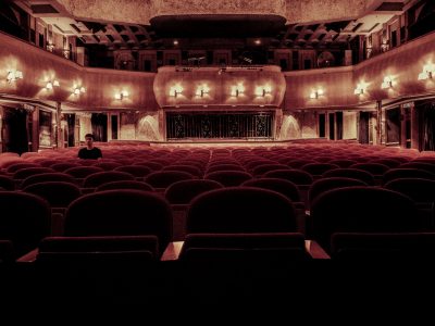 Nuovo DPCM, ipotesi ‘zona bianca’ dal 15 gennaio: riapertura cinema e palestre?