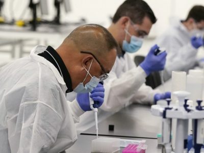 Vaccino, la Ue avverte: “Il problema non è il volume degli ordini ma la produttività”