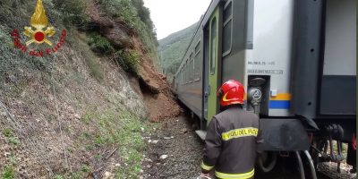Tragedia sfiorata a Terni: treno deragliato sul...