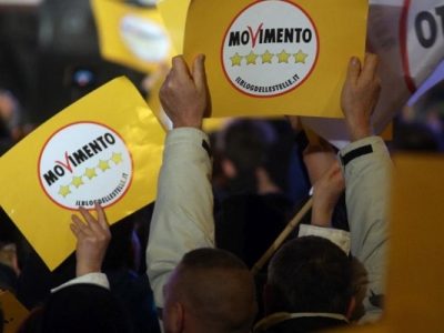 I 5 stelle cacciano i senatori dissidenti relegandoli all’opposizione