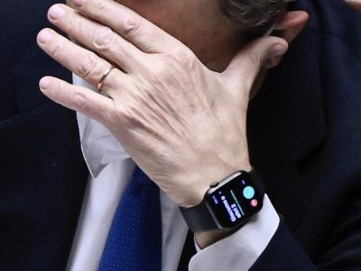 La telefonata sull’Apple Watch di Draghi fa più notizia della fiducia