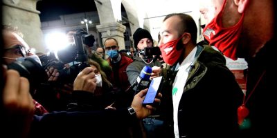 IO APRO TOUR, prima tappa Milano, tutti in piaz...