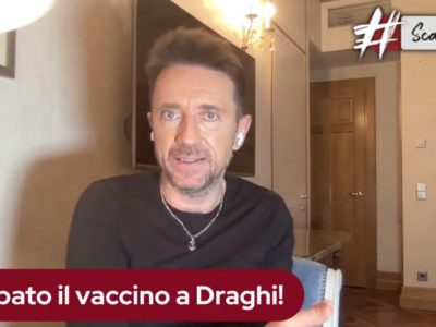 Scanzi dopo il vaccino AstraZeneca: “Gli italiani mi dovrebbero ringraziare”