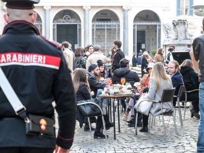 Nuovo Dpcm, niente Green Pass per alimentari, farmacie e benzinai