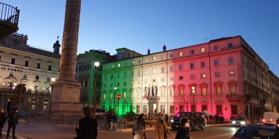 Covid, l’Italia si tinge sempre più di ro...