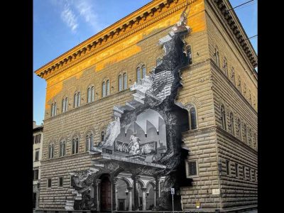 Quale messaggio nasconde ‘La Ferita’ che squarcia Palazzo Strozzi?