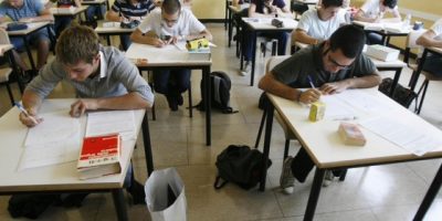 Rientro a scuola tra proteste e controlli