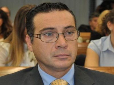 Arrestato per spionaggio, la moglie: “Tremila euro non bastavano”