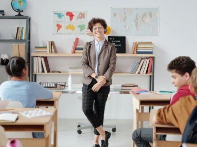 Scuola, rientro in aula tra regole e green pass: ma la libertà d’insegnamento?