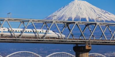 Giappone, lascia i comandi del treno e va in ba...