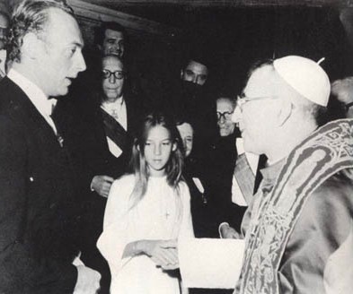 Il Duca Amedeo di Savoia inviato come rappresentante ufficiale di Umberto II alla solenne cerimonia per l'inizio del pontificato del papa Giovanni Paolo I (Wikipedia)