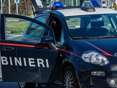Femminicidio a Brescia, uccisa dall’ex marito sulle scale di casa