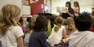 Il vaccino va a scuola e l’Italia è divisa