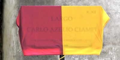 Figuraccia a Roma: nome sbagliato sulla targa d...