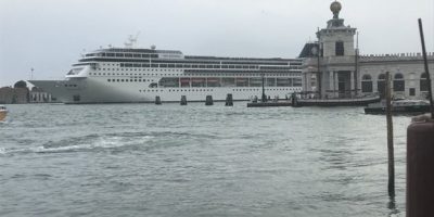 Venezia, dal primo agosto bandite le navi da cr...