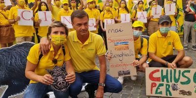 Cinghiali, migliaia di allevatori protestano in...