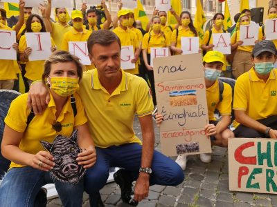 Cinghiali, migliaia di allevatori protestano in piazza a Montecitorio