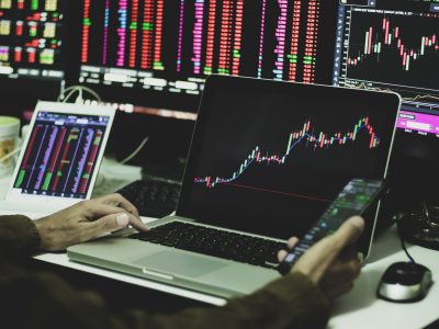 Come scegliere una piattaforma online per acquistare azioni