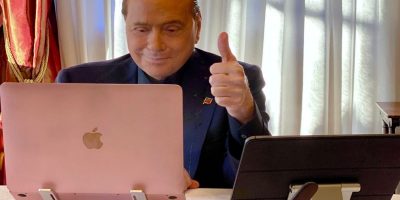 Berlusconi bacchetta gli alleati sui vaccini: &...