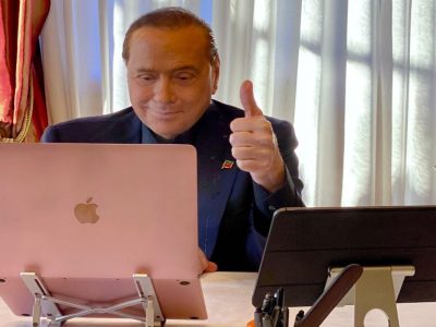 Berlusconi bacchetta gli alleati sui vaccini: “Non è una questione di libertà”