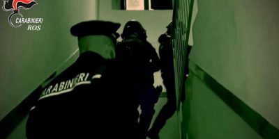 Bomba in un centro per l’impiego di Avell...