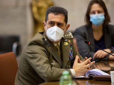 Ritorno a scuola, Figliuolo: “Insegnati e studenti devono immunizzarsi”