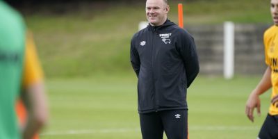 Wayne Rooney ostaggio di modelle seminude e in ...