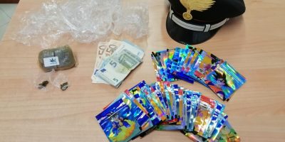 Sedicenne spaccia droga nelle figurine delle Dr...