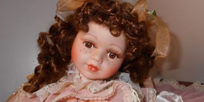 Pediofobia, la paura delle bambole e dei burattini