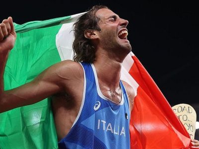 Tamberi sale sul primo gradino del podio: è oro nel salto in alto