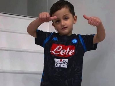 Bimbo caduto dal balcone a Napoli, il gip convalida il fermo del domestico