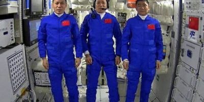 Toccano terra i primi astronauti cinesi della s...