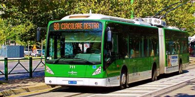 Milano: brutto incidente tra filobus e un’...