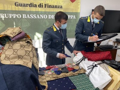 Accessori di alta moda falsi: sequestrati tessuti e macchinari nel Vicentino