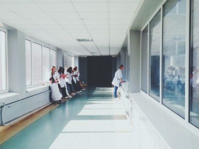 Autismo e tamponi: quanta empatia e efficienza c’è nella Sanità italiana?