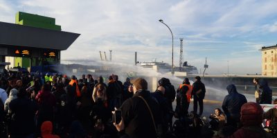 Porto di Trieste, la polizia caccia via i manif...