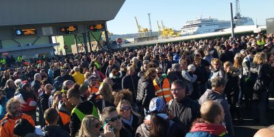 Green pass, proteste al porto di Trieste: oltre...