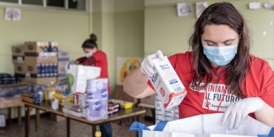 Save The Children, in Italia 1 minore su 7 vive...