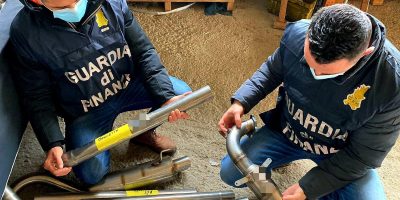 Le Fiamme Gialle scoprono un maxi giro di ricam...